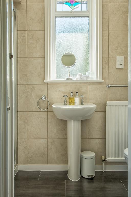 Harwood House B&B Грейт Дънмоу Стая снимка
